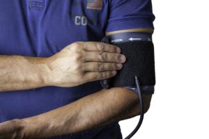 Toma de tensión en el brazo